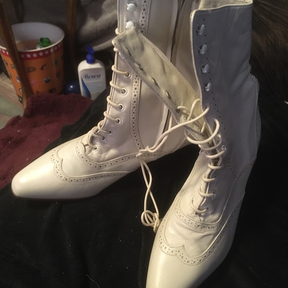 Leather Kenneth Cole granny boots 6.5